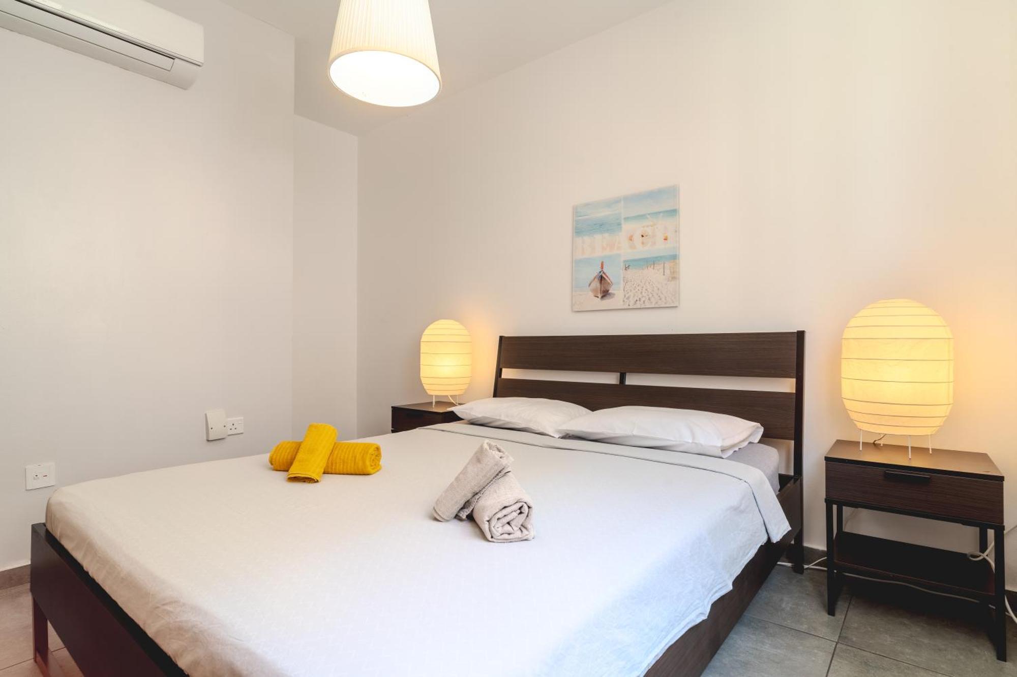 Appartamento Kave Blue Mackenzie 1 Bdr Flat Larnaca Esterno foto