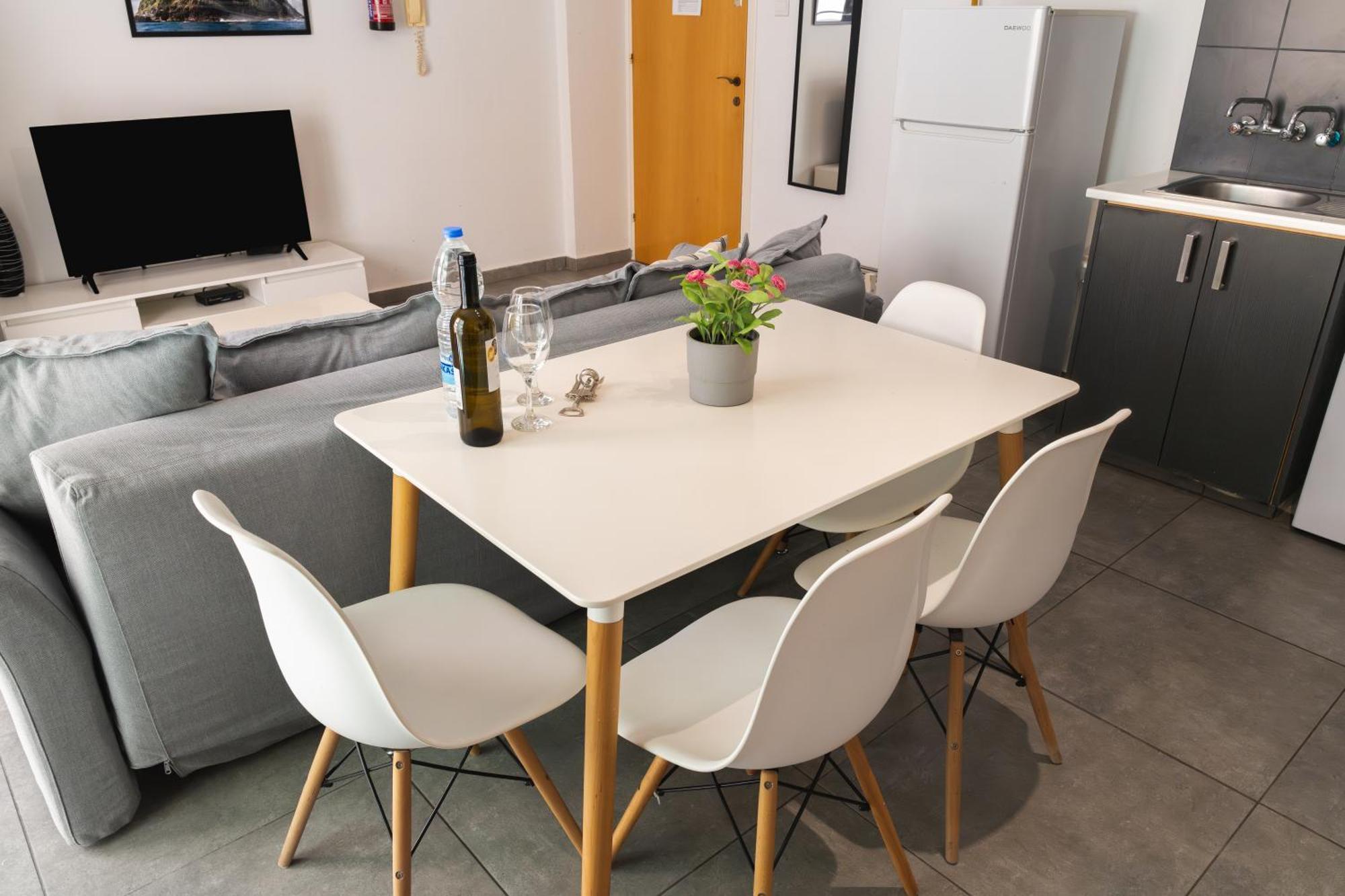 Appartamento Kave Blue Mackenzie 1 Bdr Flat Larnaca Esterno foto