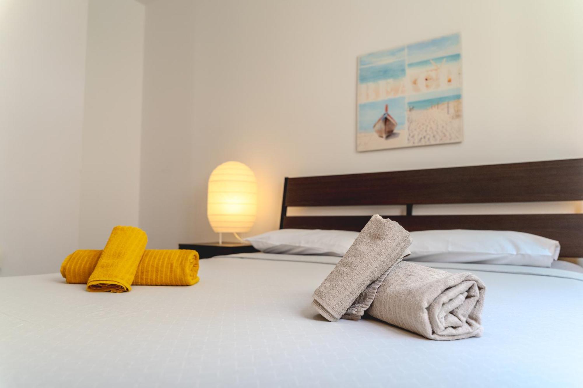 Appartamento Kave Blue Mackenzie 1 Bdr Flat Larnaca Esterno foto